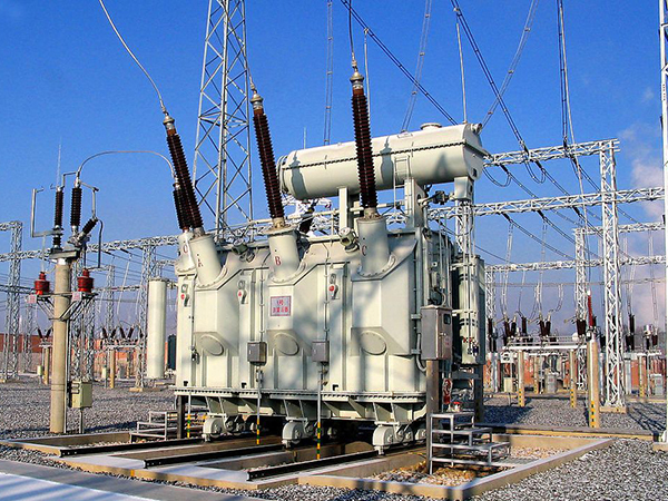 What is a Distribution Transformer : Construction and Its Types